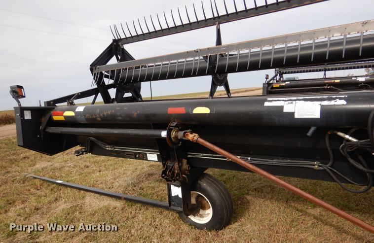 image for item DL3487 2006 MacDon 963  draper head