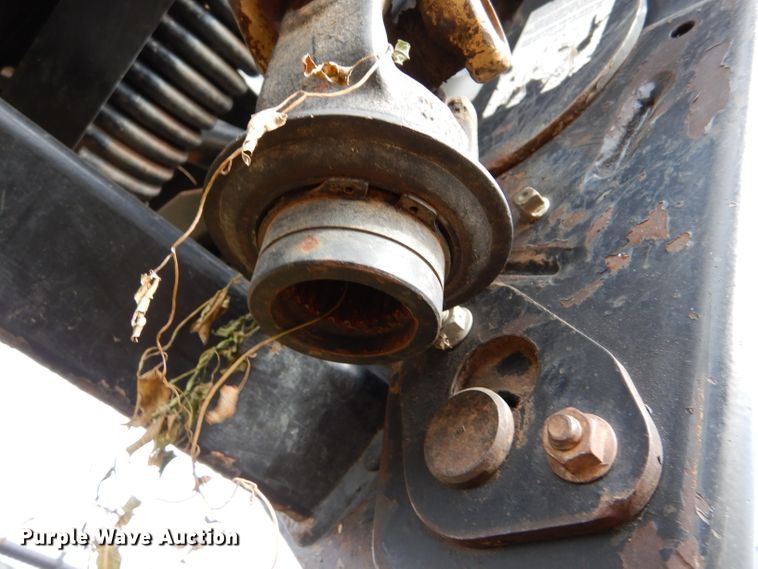 image for item DL3487 2006 MacDon 963  draper head