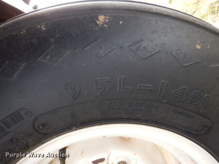 image for item DL3487 2006 MacDon 963  draper head