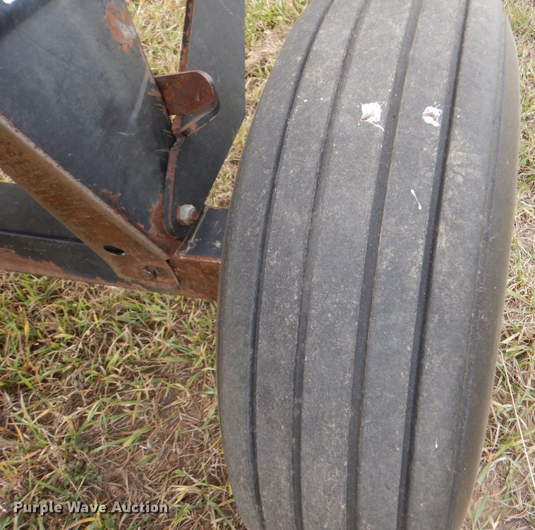 image for item DL3487 2006 MacDon 963  draper head