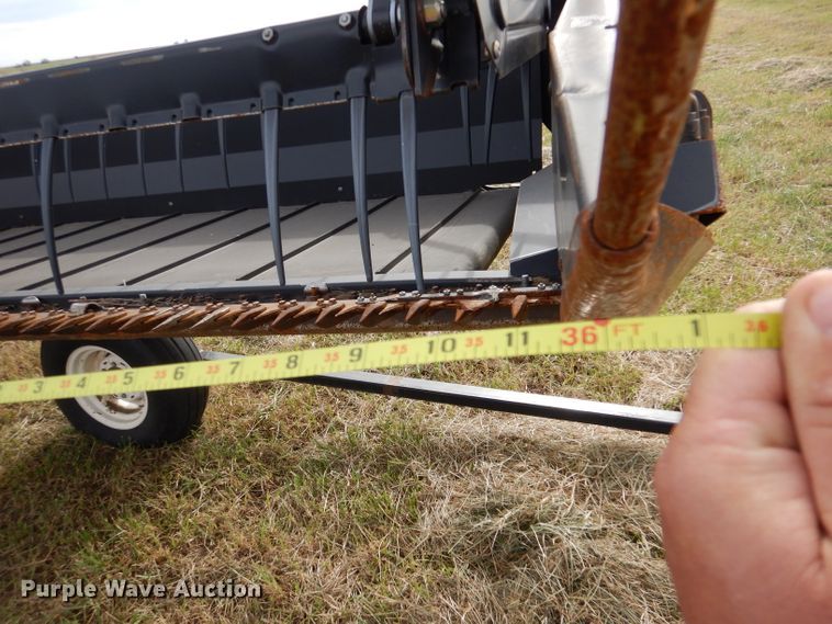 image for item DL3487 2006 MacDon 963  draper head