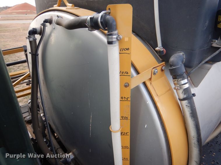 image for item DL3504 2012 AGCO RoGator RG1100  sprayer