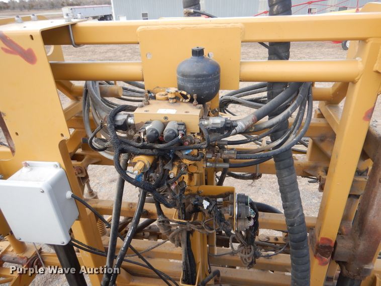 image for item DL3504 2012 AGCO RoGator RG1100  sprayer