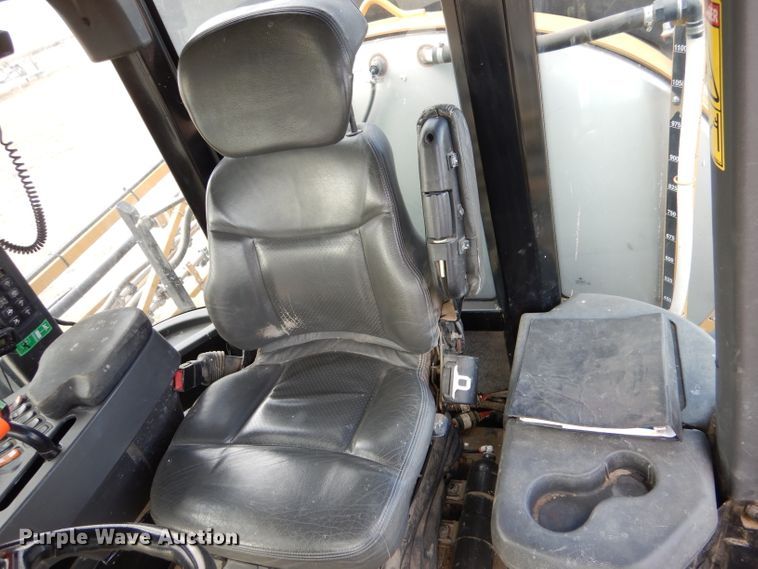 image for item DL3504 2012 AGCO RoGator RG1100  sprayer