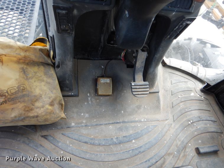 image for item DL3504 2012 AGCO RoGator RG1100  sprayer