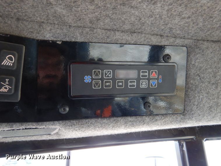 image for item DL3504 2012 AGCO RoGator RG1100  sprayer