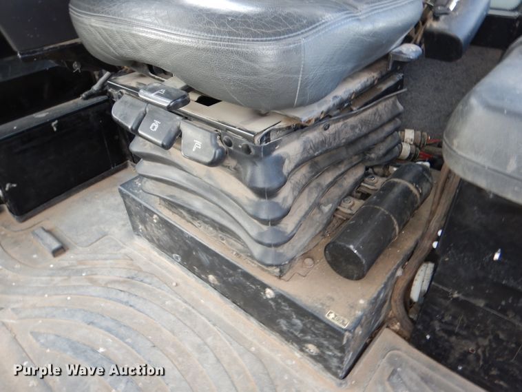 image for item DL3504 2012 AGCO RoGator RG1100  sprayer