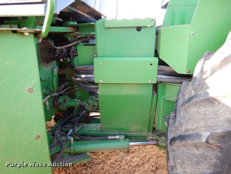 image for item DL3517 1996 John Deere 8770  4WD tractor