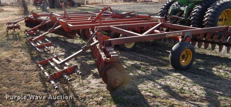 image for item DL3520 Sunflower 1230-27  tandem off-set disk