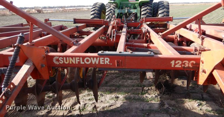 image for item DL3520 Sunflower 1230-27  tandem off-set disk