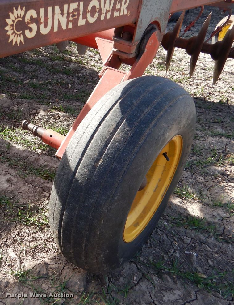 image for item DL3520 Sunflower 1230-27  tandem off-set disk