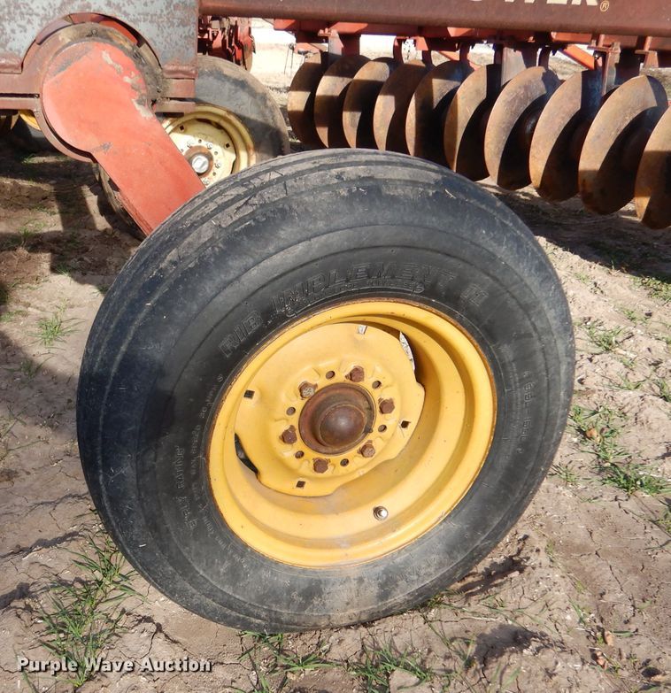 image for item DL3520 Sunflower 1230-27  tandem off-set disk