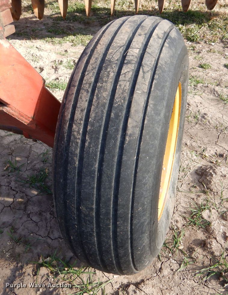 image for item DL3520 Sunflower 1230-27  tandem off-set disk