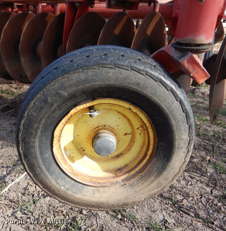 image for item DL3520 Sunflower 1230-27  tandem off-set disk