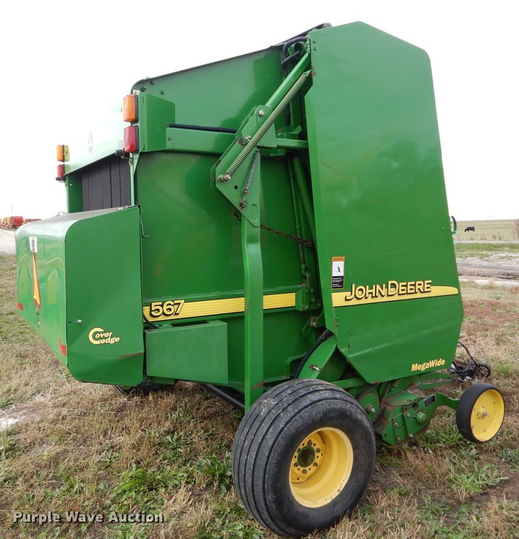 image for item DM0699 2005 John Deere 567  round baler