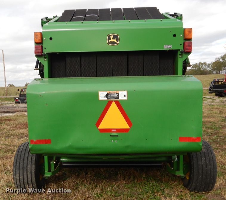 image for item DM0699 2005 John Deere 567  round baler