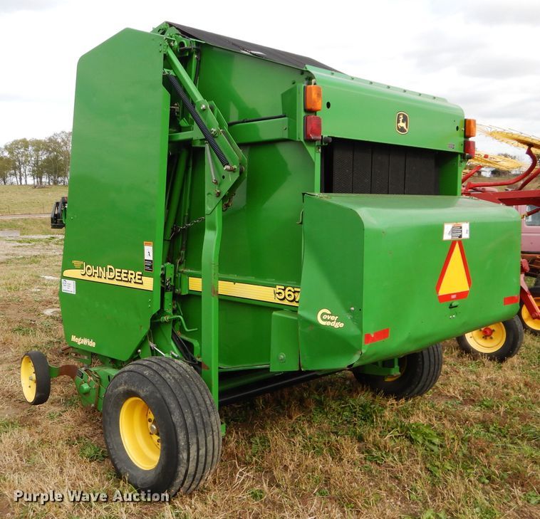 image for item DM0699 2005 John Deere 567  round baler