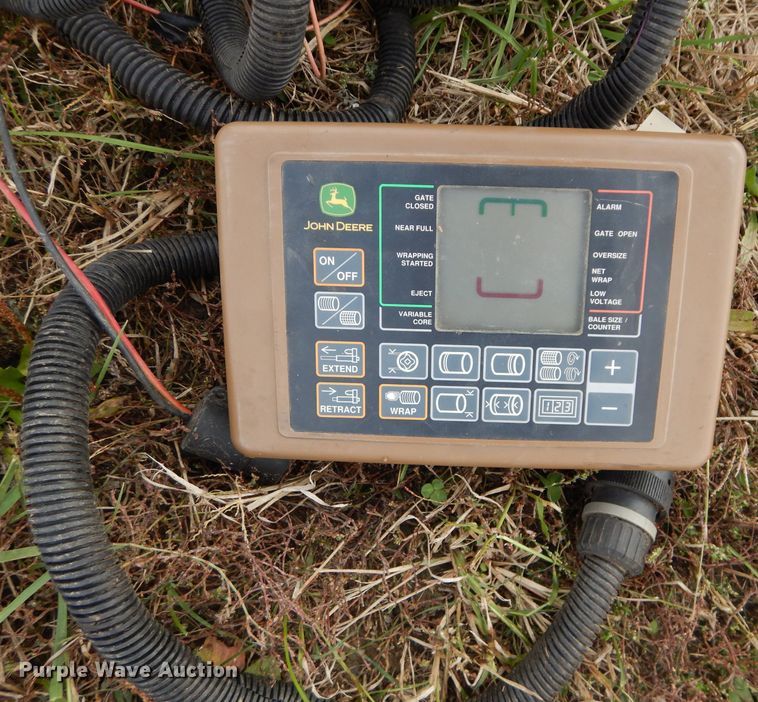image for item DM0699 2005 John Deere 567  round baler