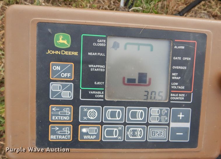 image for item DM0699 2005 John Deere 567  round baler