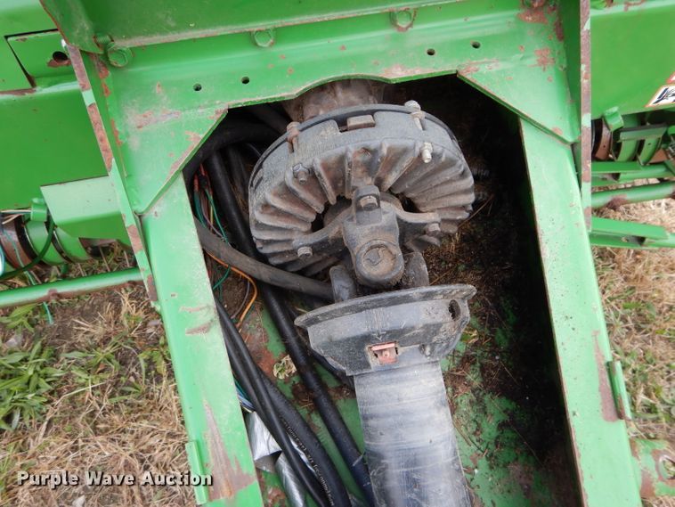 image for item DM0699 2005 John Deere 567  round baler