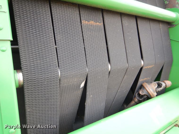 image for item DM0699 2005 John Deere 567  round baler