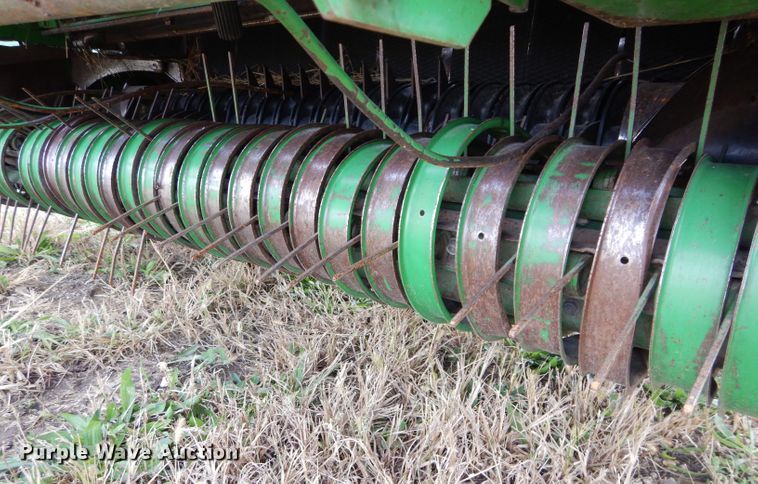 image for item DM0699 2005 John Deere 567  round baler