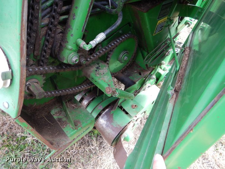 image for item DM0699 2005 John Deere 567  round baler