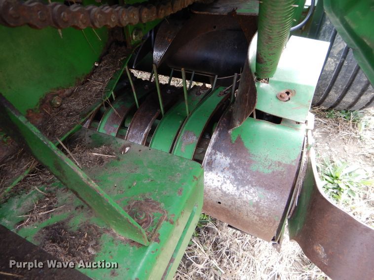 image for item DM0699 2005 John Deere 567  round baler