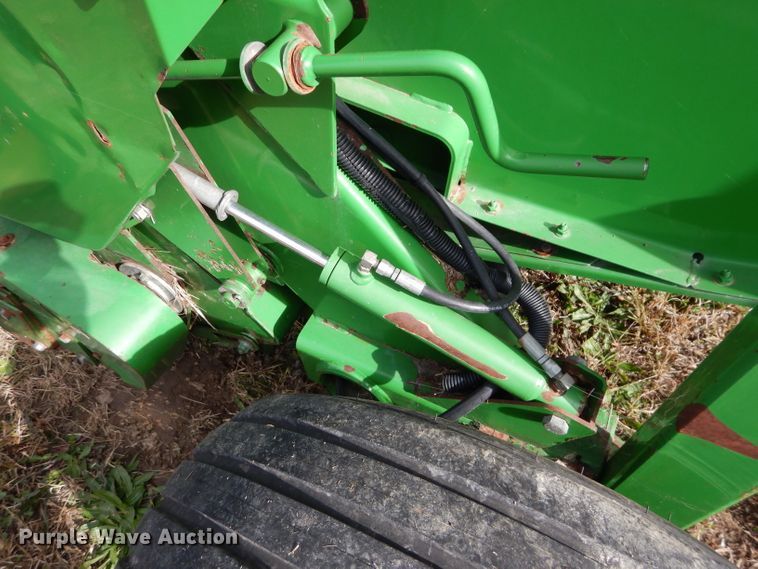 image for item DM0699 2005 John Deere 567  round baler