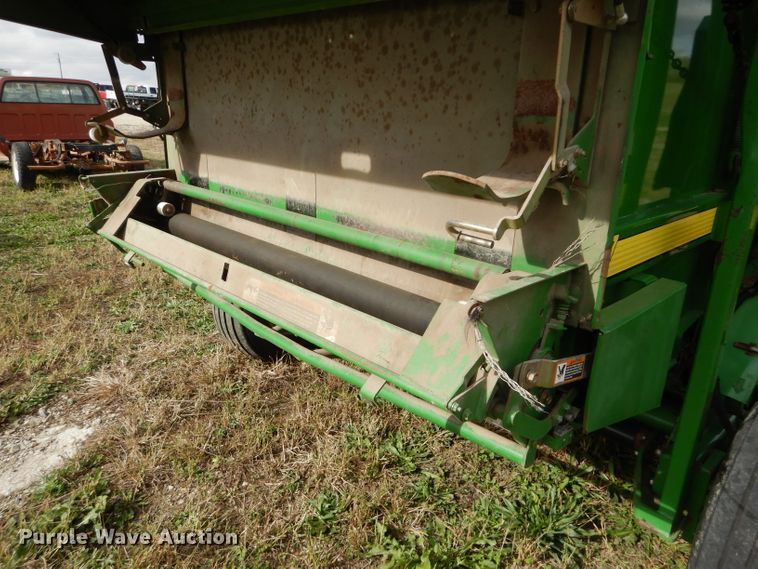 image for item DM0699 2005 John Deere 567  round baler