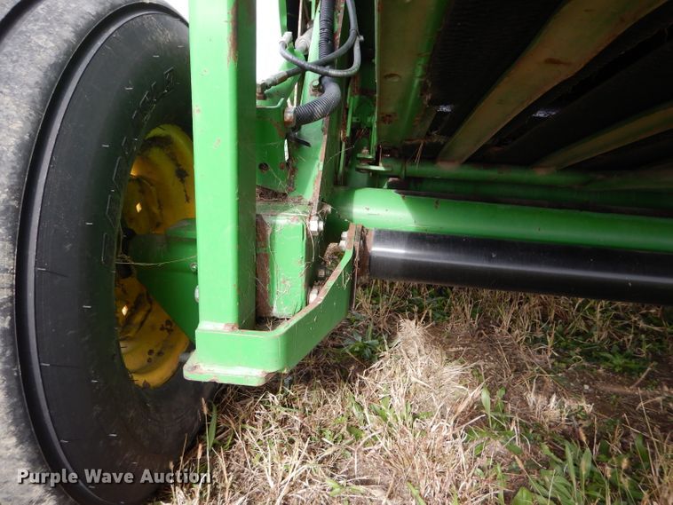 image for item DM0699 2005 John Deere 567  round baler