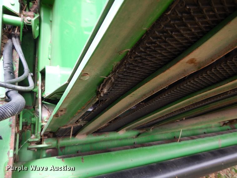 image for item DM0699 2005 John Deere 567  round baler