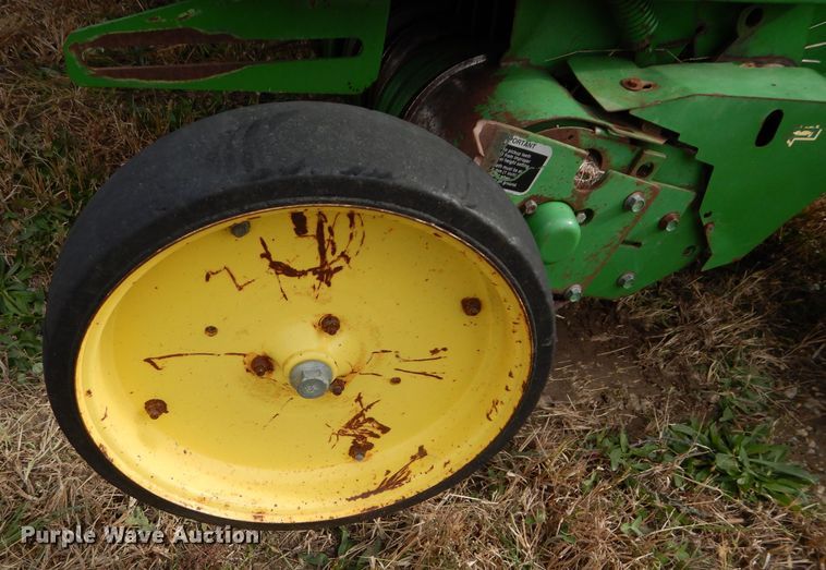 image for item DM0699 2005 John Deere 567  round baler