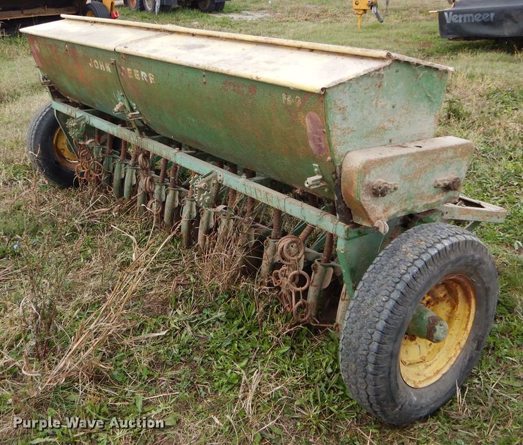 image for item DM0702 John Deere FB B  grain drill