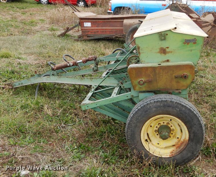 image for item DM0702 John Deere FB B  grain drill