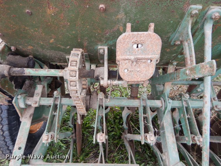 image for item DM0702 John Deere FB B  grain drill