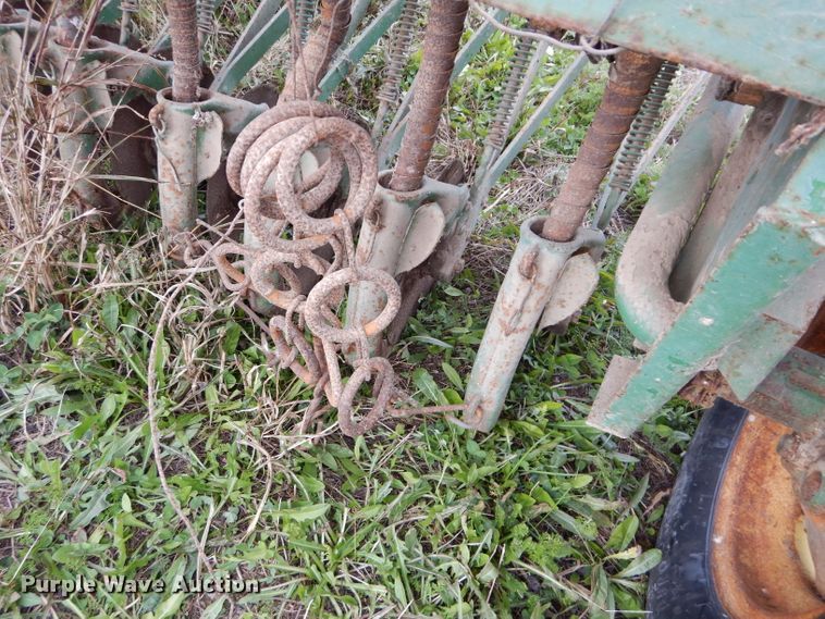 image for item DM0702 John Deere FB B  grain drill