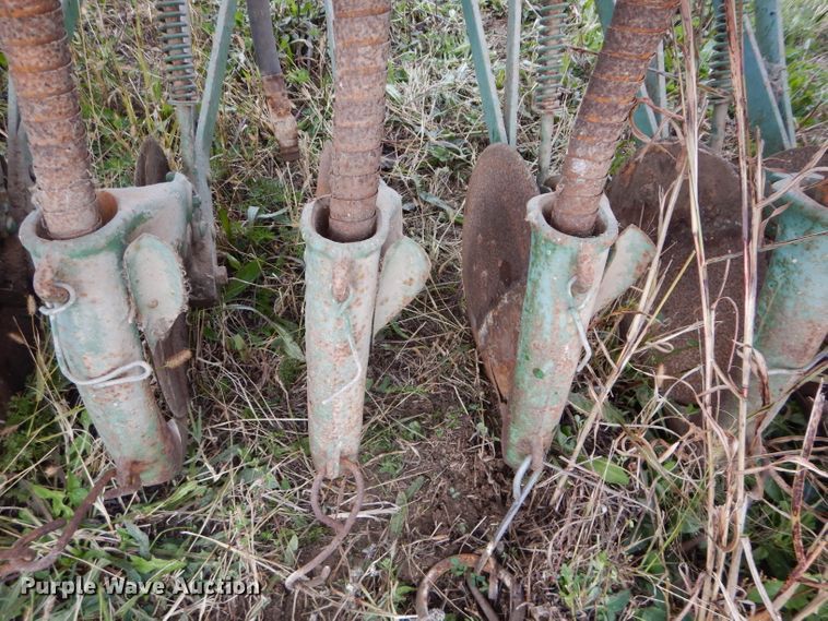 image for item DM0702 John Deere FB B  grain drill