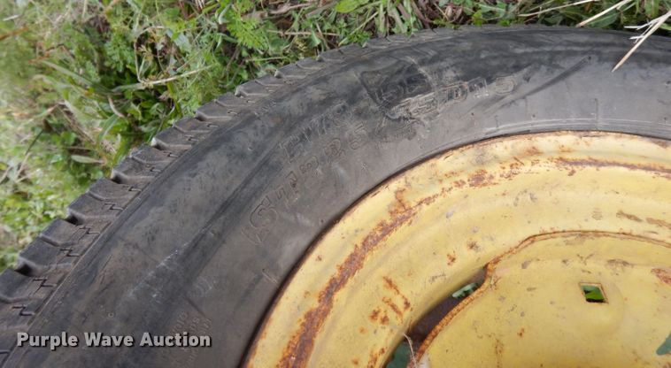 image for item DM0702 John Deere FB B  grain drill