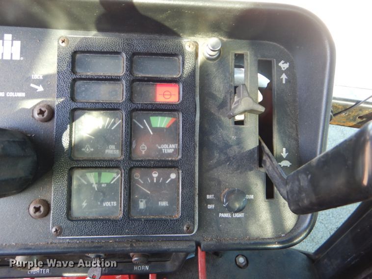 image for item DM4420 1977 International 986  tractor