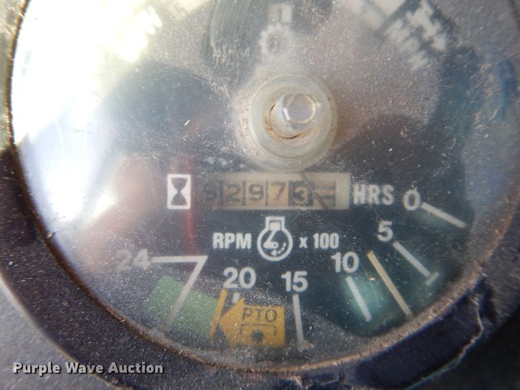 image for item DM4420 1977 International 986  tractor