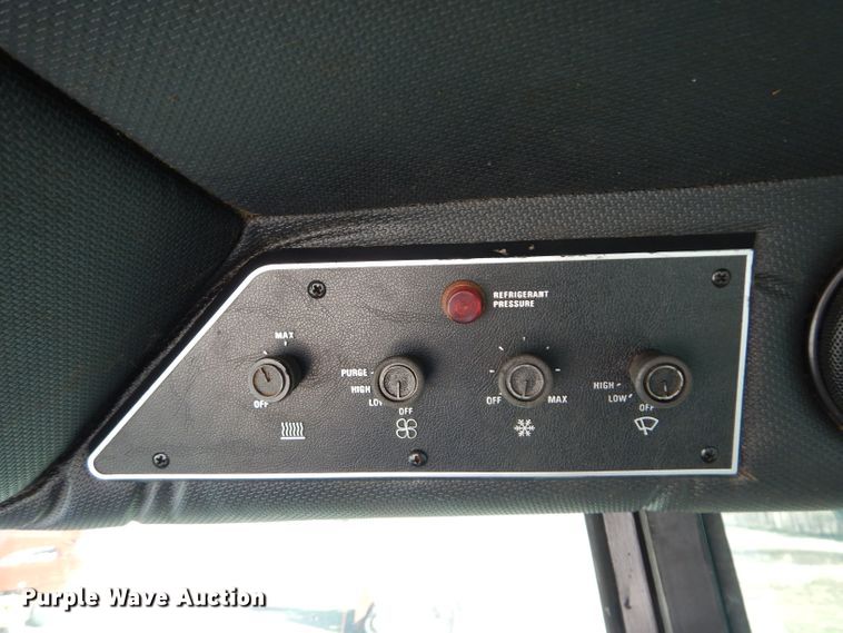 image for item DM4420 1977 International 986  tractor