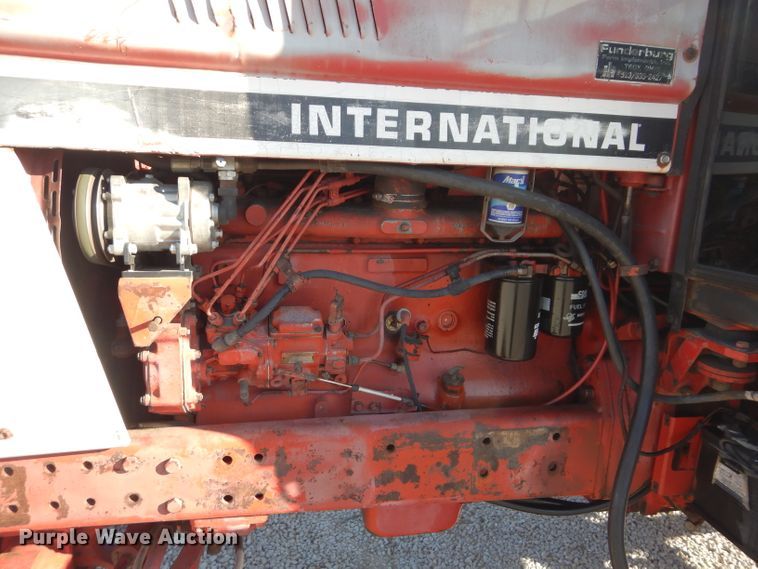 image for item DM4420 1977 International 986  tractor