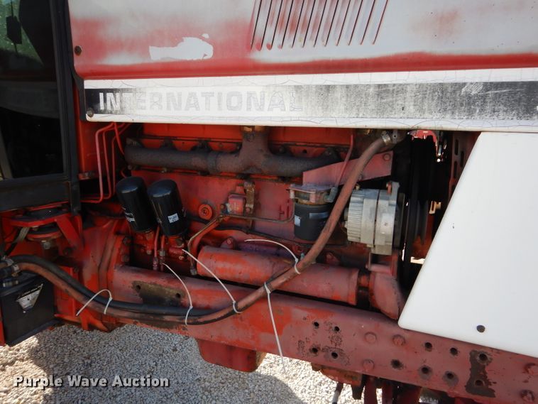 image for item DM4420 1977 International 986  tractor