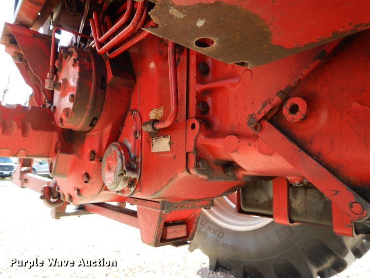image for item DM4420 1977 International 986  tractor