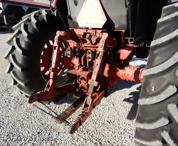 image for item DM4420 1977 International 986  tractor