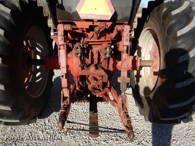 image for item DM4420 1977 International 986  tractor