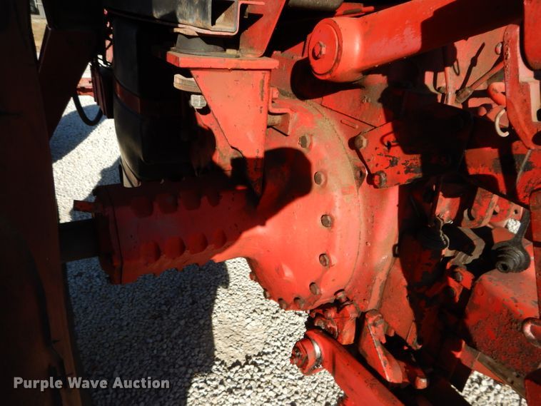 image for item DM4420 1977 International 986  tractor