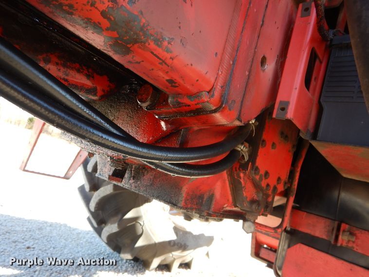 image for item DM4420 1977 International 986  tractor