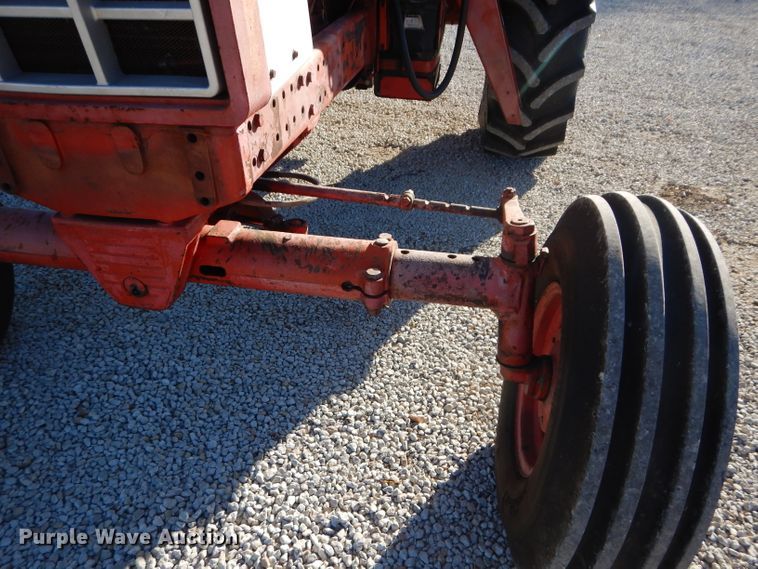 image for item DM4420 1977 International 986  tractor